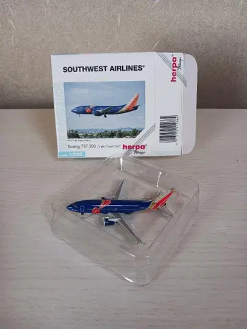 SOUTHWEST AIRLINES Boeing737-300