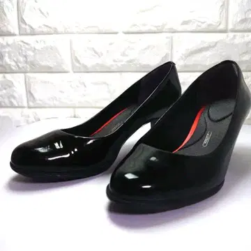 ROCKPORT TOTAL MOTION 블랙 펌프스 에나멜 22.5cm