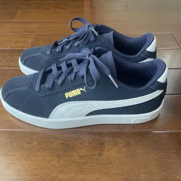 [거의 새 상품] Puma 네이비 스웨이드 스니커즈