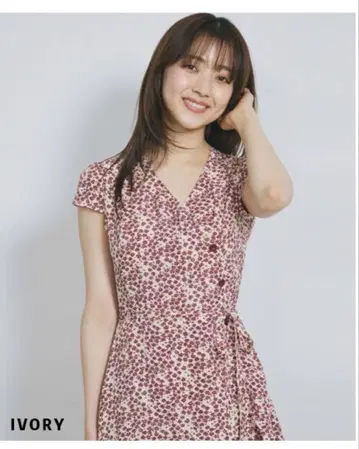 아이보리 꽃무늬 랩 원피스 반팔