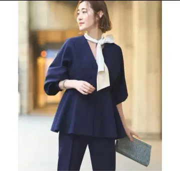 미사용에 가까운 노카라 돌먼 슬리브 페플럼 수트 셋업 네이비 M