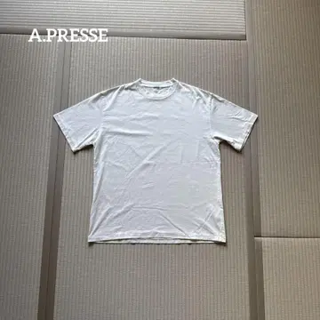 화이트 크루넥 티셔츠 / A.PRESSE