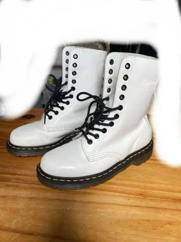 Dr.Martens 닥터마틴 UK9 화이트 10홀