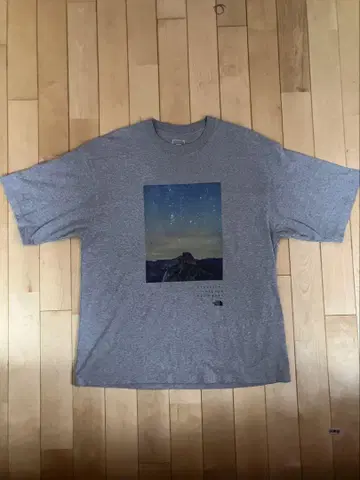 The North Face 그레이 티셔츠 별하늘 디자인