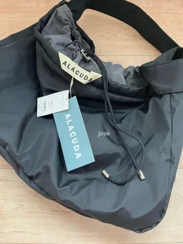 ALACUDA 드로우스트링 원 숄더백 블랙