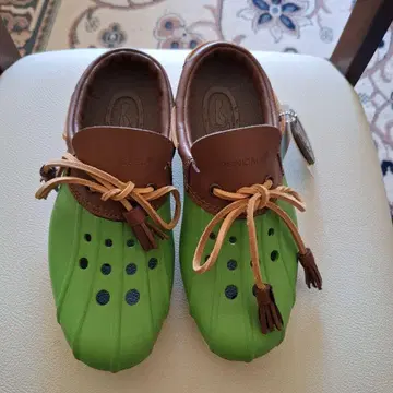 그린과 브라운 클로그 샌들 표기는 24cm