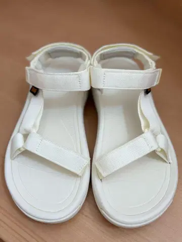 새상품급 Teva 샌들 화이트 24cm