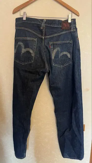 스트레이트 데님 백 포켓 자수 evisu