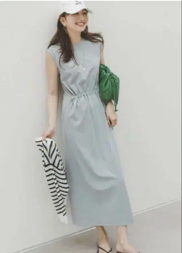 JUSGLITTY 사이드 드로스트 컷 원피스 민트
