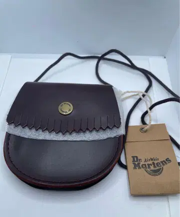 Dr. Martens 다크 브라운 코인 케이스 백