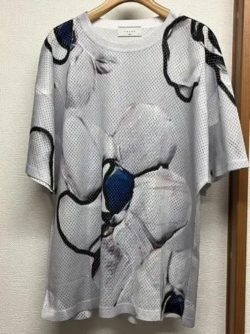 TAUPE GRAPHICAL OVER PRINT MESH TEE