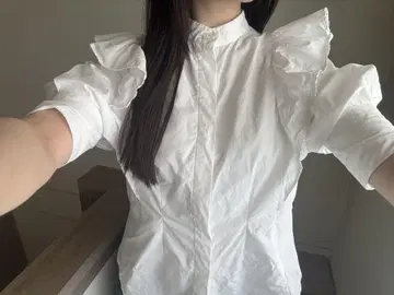 SNIDEL 프릴 화이트 셔츠 반팔