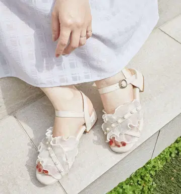 MAJESTIC LEGON 펄 시어 프릴 샌들 M