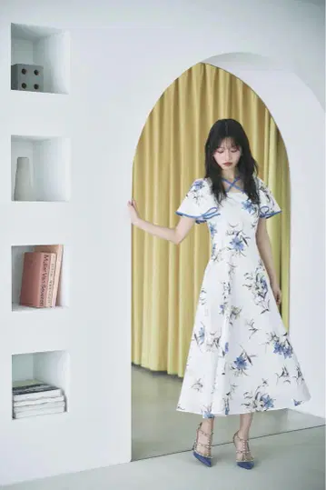 tocco closet 릴리 프린트 플레어 슬리브 백 레이스업 원피스