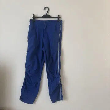 츠모리치사토 블루 팬츠