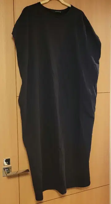 미즈이로 ind 블랙 슬리브리스 롱 원피스
