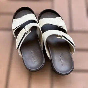 Re:getA 베이지 스트랩 샌들