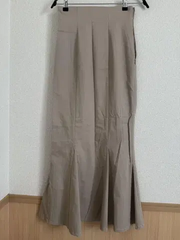 SNIDEL 하이웨스트 헴 플레어 스커트