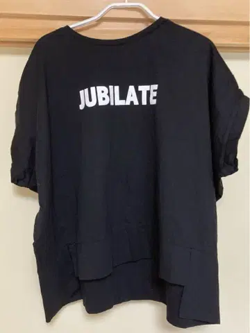 새상품급 JUBILATE 블랙 티셔츠 로브 파시오네 블랙