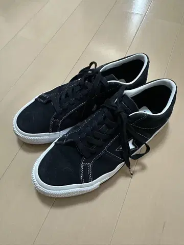 CONS 스니커즈