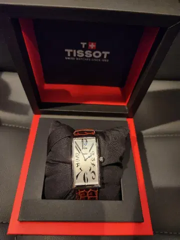 TISSOT 티쏘 헤리티지 바나나 워치 쿼츠