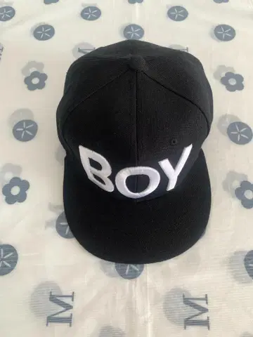 BOY 자수 블랙 캡