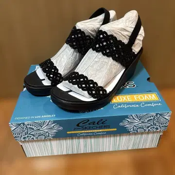 SKECHERS Cali 컴포트 샌들 화이트/블랙