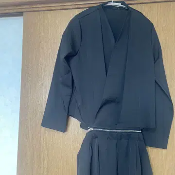 블랙 셋업 긴팔 지퍼