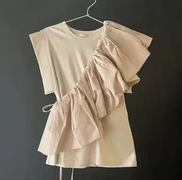 HAENGNAE OMOCHI PEPLUM T-SHIRT