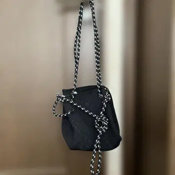 데일리 러셋 블랙 퀼팅 숄더백