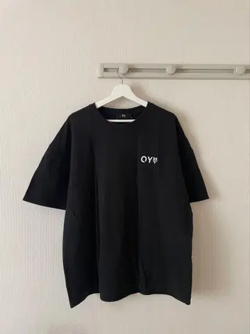 OY 블랙 티셔츠