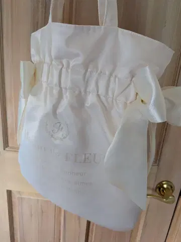 Maison de FLEUR 리본 포함 토트백 아이보리