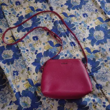 새상품급 FURLA 풀라 숄더백 미니 백 가죽 보엠 엠보 가죽