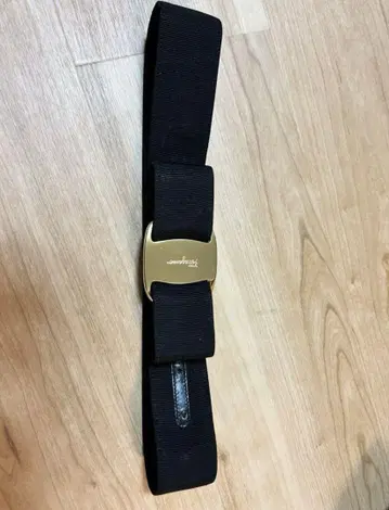 Ferragamo 블랙 벨트 골드 컬러 버클