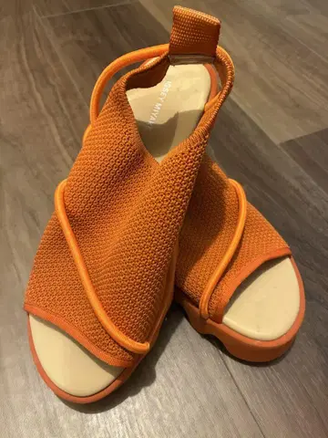 ISSEY MIYAKE x un 오렌지 샌들