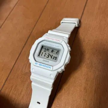 CASIO G-SHOCK DW-5600M
