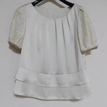 Body dressing deluxe 아이보리 레이스 소매 블라우스