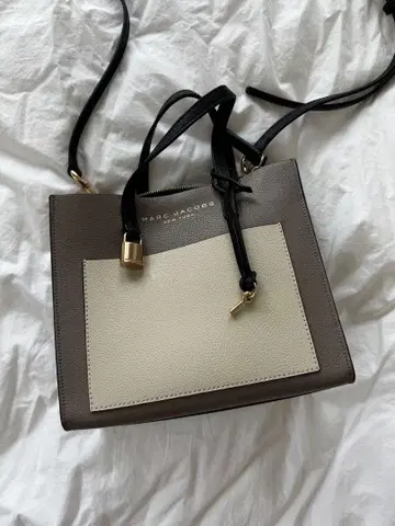 MARC JACOBS 백