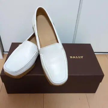 BALLY 화이트 로퍼