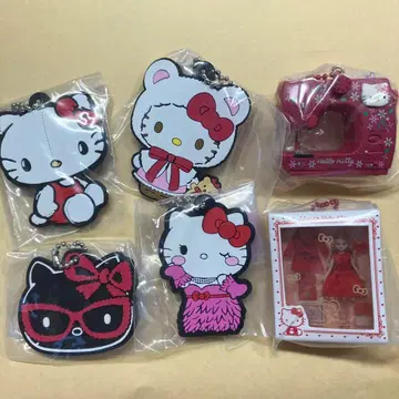 헬로키티 50주년 기념 러버 키링 컬렉션