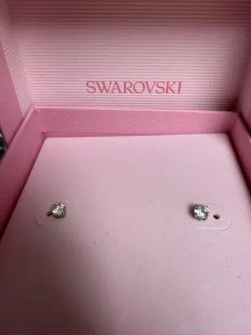 Swarovski 클리어 스터드 귀걸이