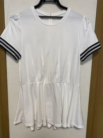 보더스 앳 발코니 티셔츠