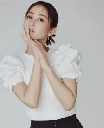 셀포드 셔링 슬리브 컷 앤 소운 퍼프 슬리브