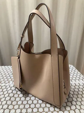 베이지 핸드백 오픈 탑