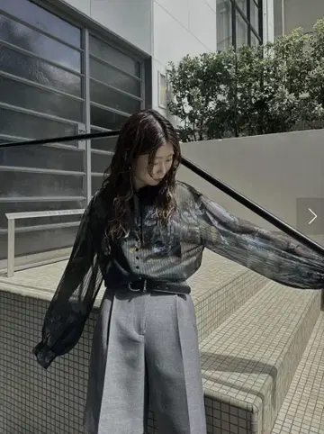 JACQUARD FLOWER 패턴 SHEER BLOUSE