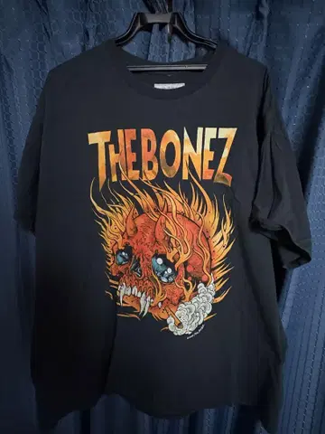 THE BONEZ 불꽃과 해골 티셔츠