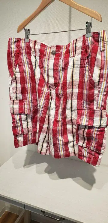 Abercrombie & Fitch 빨간색과 화이트 체크 무늬 숏팬츠