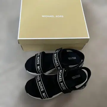 MICHAEL KORS 블랙 스포츠 샌들