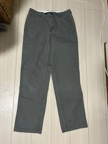 MHL. 그레이 치노 팬츠