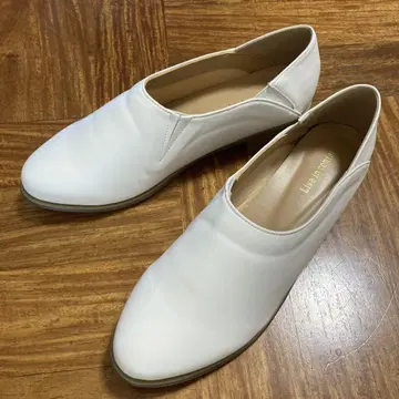 [미사용 새상품] 리브인컴포트 부드러운 플랫 슈즈 [화이트] 25cm